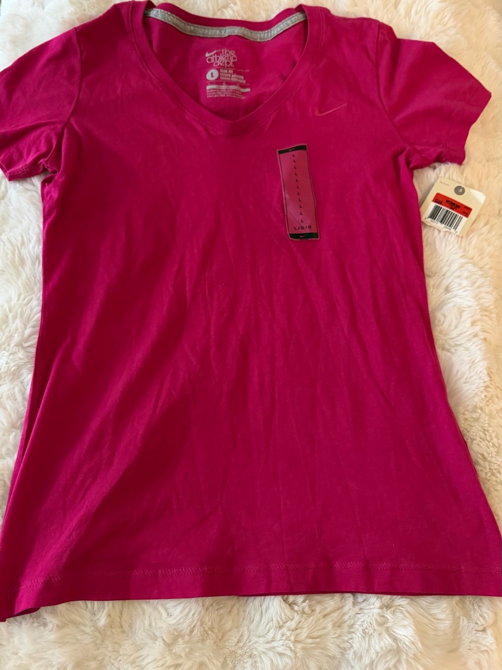 New Nike Women's V-Neck slim fit Tee in Fuchsia Pink large